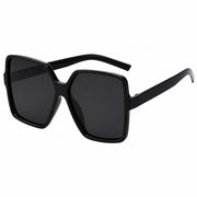 Veylisse Oversized Square Sunglasses in C5 Gloss Black & Gray
